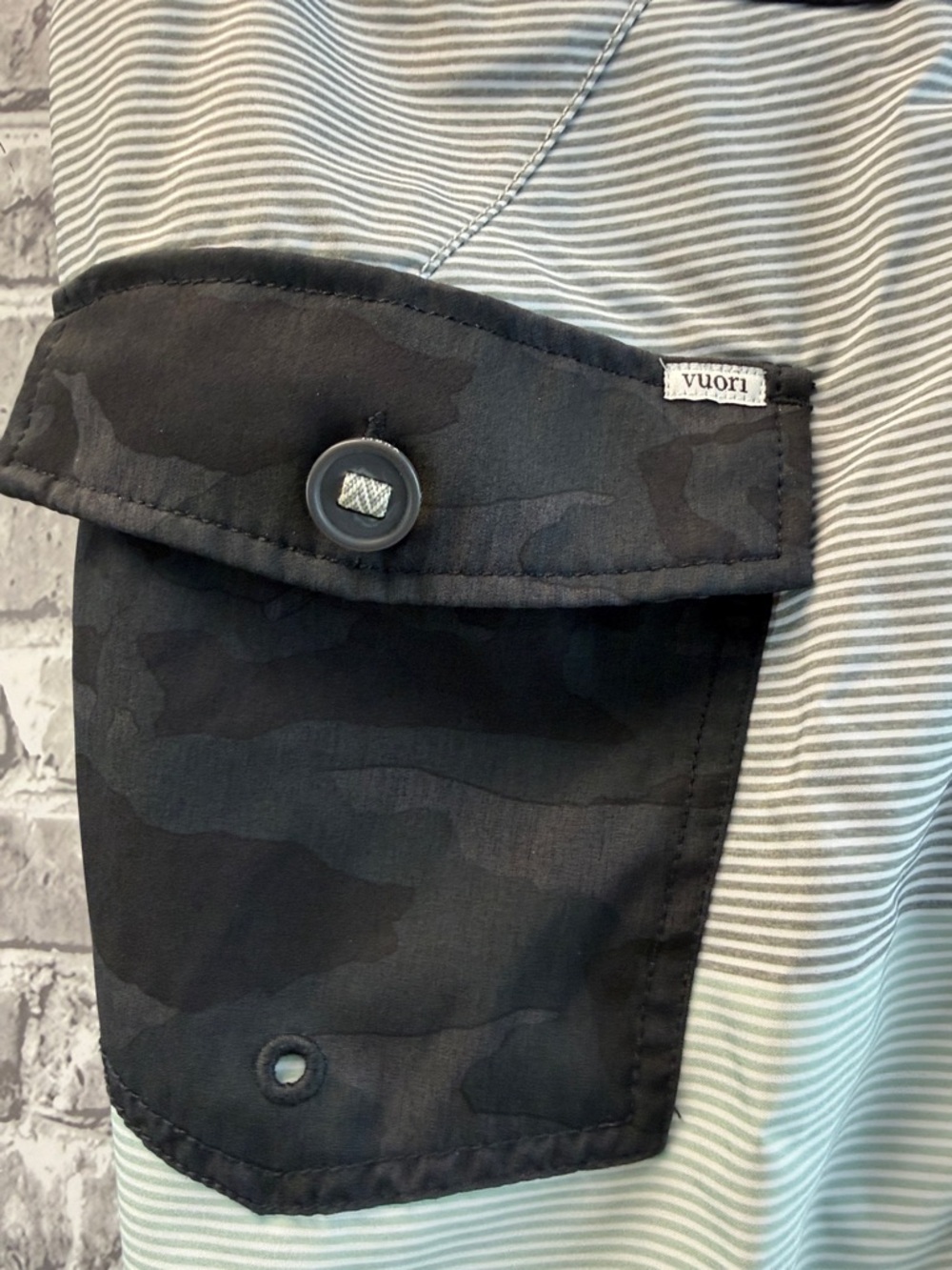 VUORI Men’s Striped Boardshorts - Picture 4 of 13